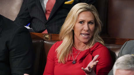 Congresista de EE.UU. pide que su país no gaste "miles de millones de dólares en ayuda a posibles nazis que torturan a personas inocentes" en Ucrania