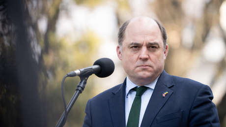 Bromistas rusos se hacen pasar por el primer ministro ucraniano y discuten con el ministro de Defensa británico el programa nuclear de Kiev