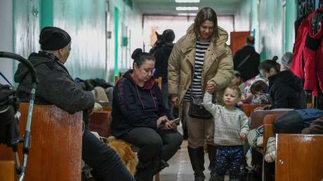 Habitantes de Mariúpol describen la catastrófica situación en la ciudad, donde continúan los enfrentamientos con los nacionalistas ucranianos