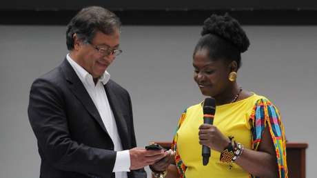 Gustavo Petro inscribe su candidatura a la Presidencia de Colombia y promete "hacer trizas la guerra y la violencia" en el país en caso de ser elegido