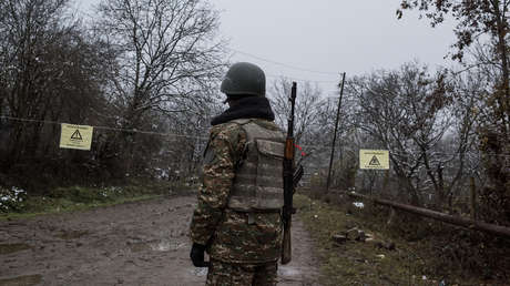 Rusia denuncia que los militares azerbaiyanos rompieron los acuerdos tripartitos y entraron en la zona de las fuerzas de paz rusas en Nagorno Karabaj
