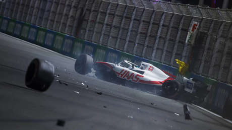 VIDEO: Hijo de Michael Schumacher choca contra las barreras a 273 km/h durante la clasificación del Gran Premio de Arabia Saudita