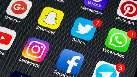 Argentina trabaja en un programa sobre "el buen uso de las redes sociales" para evitar "la intoxicación del espíritu de la democracia"