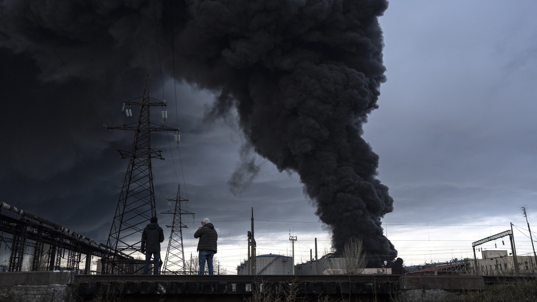 Periodista neerlandés es expulsado de Ucrania "a punta de pistola" tras publicar imágenes de un ataque con misiles