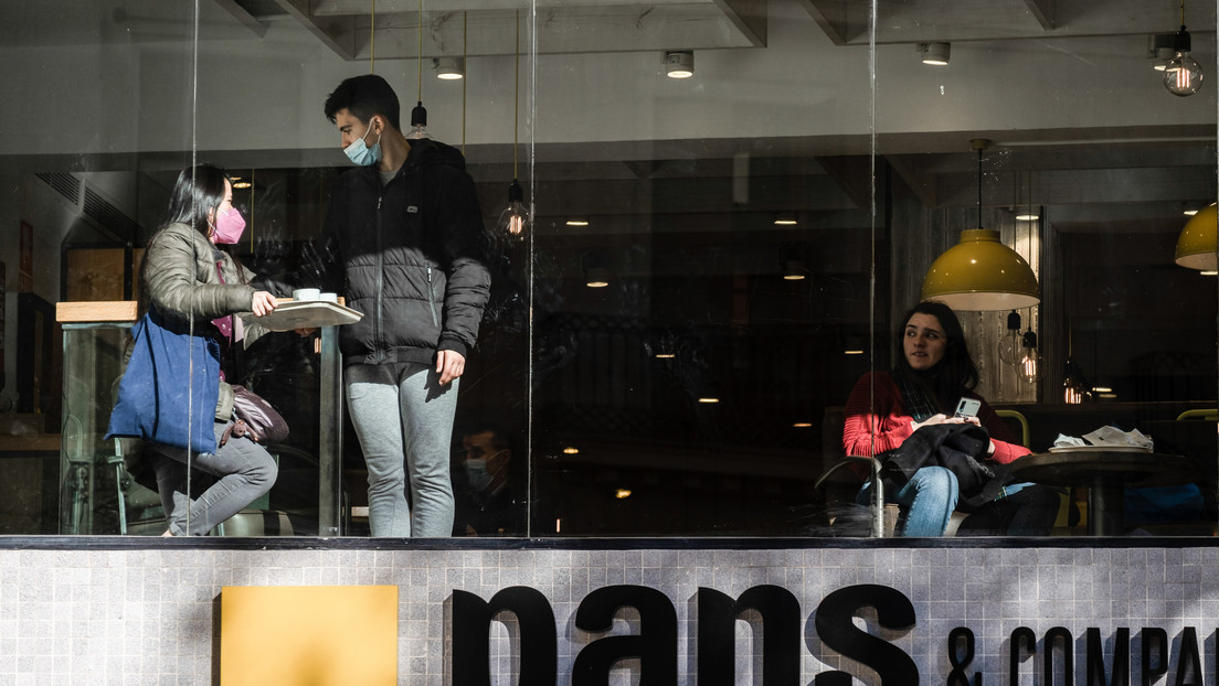 España eliminará la obligatoriedad de utilizar mascarillas en interiores el 19 de abril