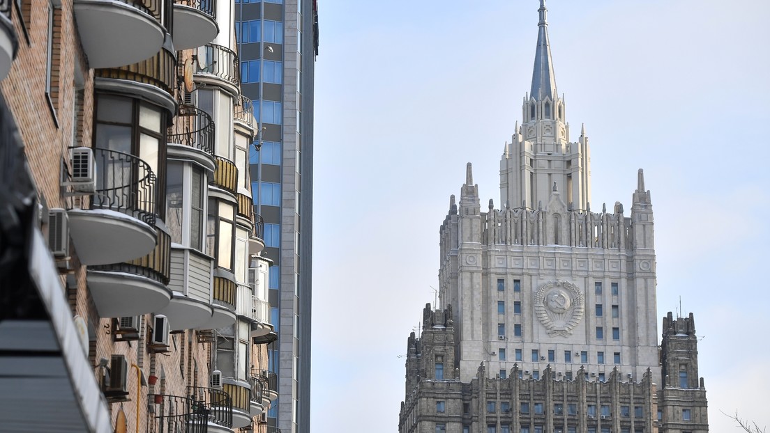 Rusia cierra varios consulados de Letonia, Lituania y Estonia en el país y declara personas no gratas a sus empleados