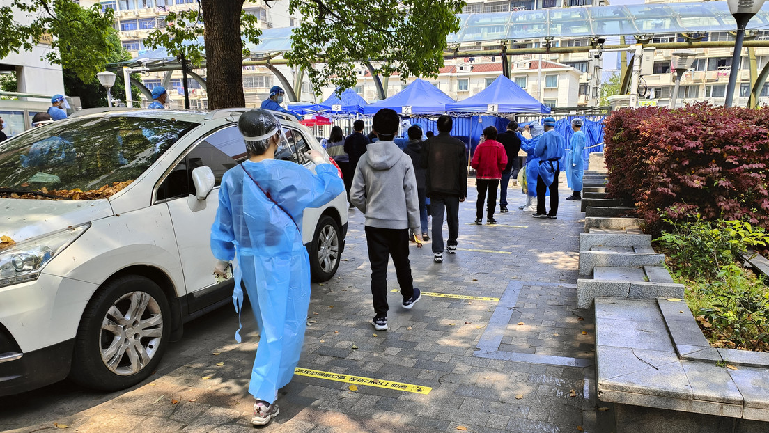 Shanghái reporta el mayor número de muertes al día por covid-19 desde el inicio del confinamiento mientras Pekín advierte de una situación "sombría"