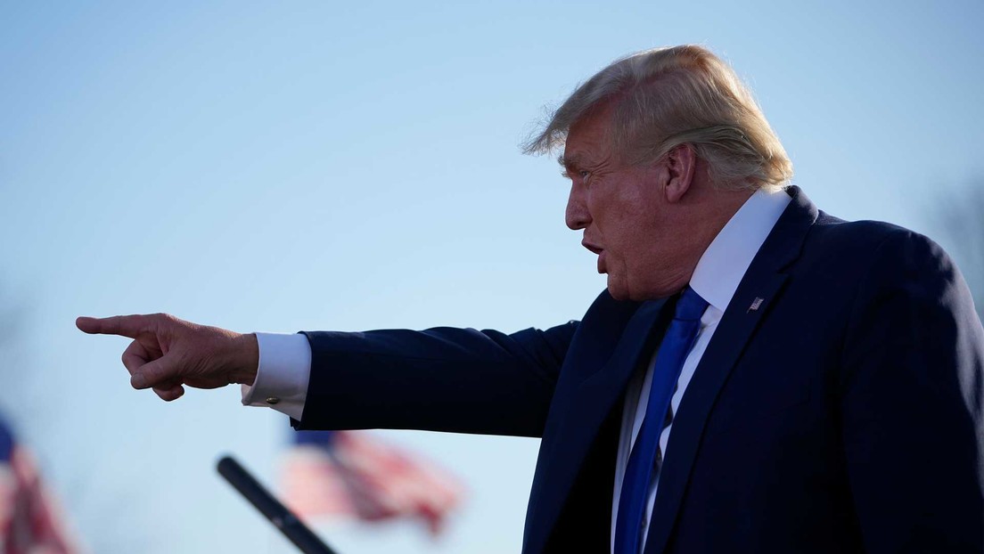 Trump se une a Truth Social e incluye su famosa errata 'covfefe' en la primera publicación