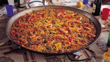 "Algo sorprendente": la Embajada de Francia en España hace una broma sobre el origen de la paella (y la Red no perdona)