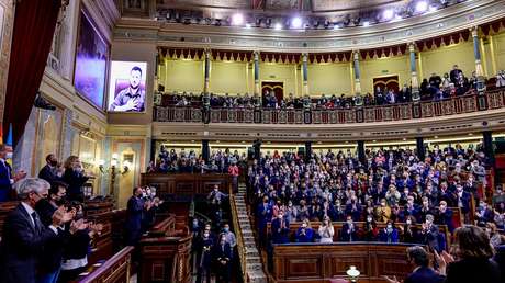 "Fascismo en su máxima expresión": Un programa en España señala a diputados que no aplaudieron a Zelenski