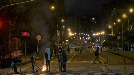 La represión a una protesta de indígenas contra la violencia policial en Colombia deja decenas de heridos