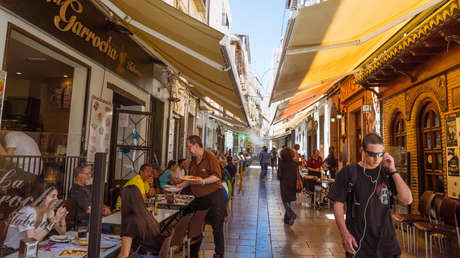 El alcalde de la ciudad española de Granada sugiere poner fin a las tapas gratis (y genera polémica en la Red)