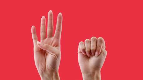 Rescatan a una mujer secuestrada que usó una popular señal de socorro de TikTok para alertar al cajero de una tienda