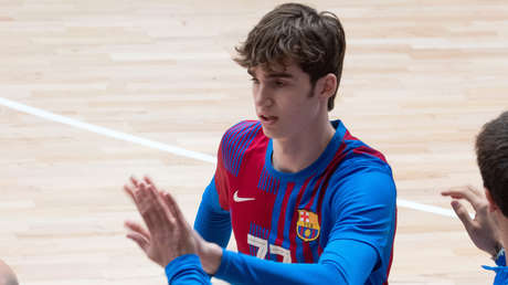 ¿Dónde están las piernas del nieto del rey emérito?: el 'misterio' de una foto familiar de Juan Carlos I desata una curiosa polémica