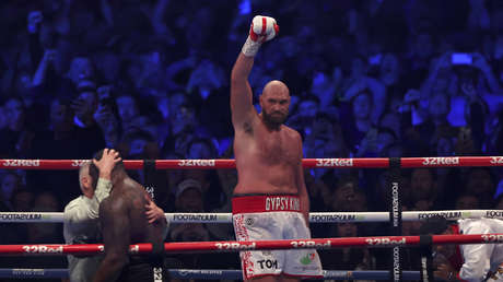 Tyson Fury noquea a Dillian Whyte con un brutal gancho y defiende su título de los pesos pesados