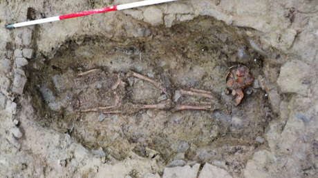 Hallan en Reino Unido un esqueleto de la época romana decapitado y con la cabeza en los pies
