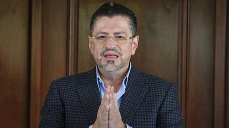 El presidente electo de Costa Rica pide "sinceras disculpas" a sus excompañeras del Banco Mundial que le denunciaron por acoso sexual