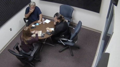 VIDEO: Instante en el que Alec Baldwin se entera que murió la mujer a la que disparó accidentalmente durante el rodaje de la película 'Rust'