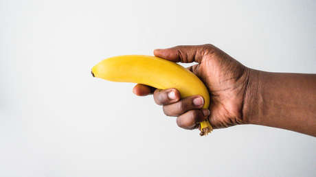 Trump declara en un juicio que temía que manifestantes lo atacaran con "tomates, piñas o bananas" porque podían matarlo