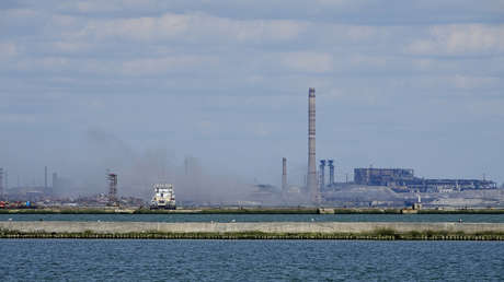 Reportan que 25 civiles abandonaron este sábado la planta Azovstal en Mariúpol