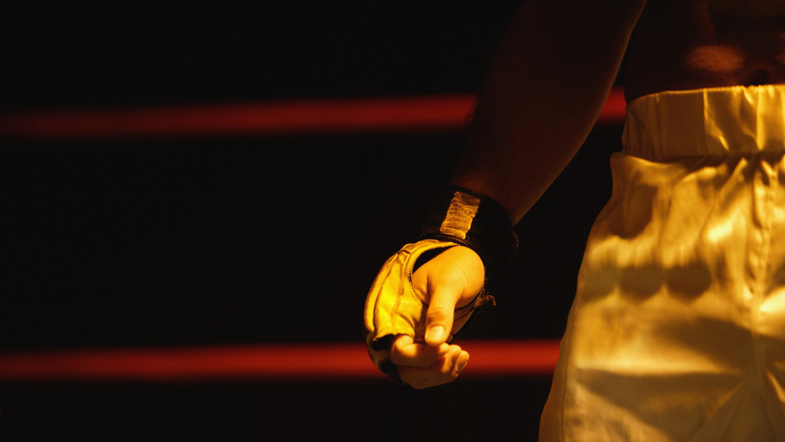 VIDEO: Un luchador amateur de MMA se niega a rendirse y sufre una fuerte dislocación de hombro