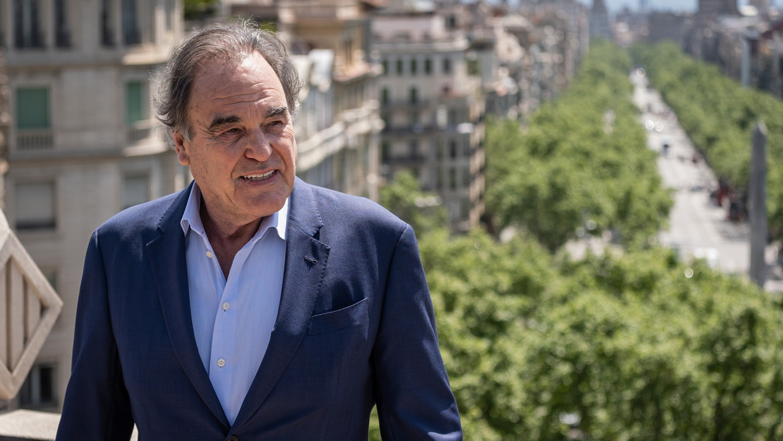 Oliver Stone considera que EE.UU. podría "estar preparando el escenario para una explosión nuclear" en Donbass y culpar a Rusia