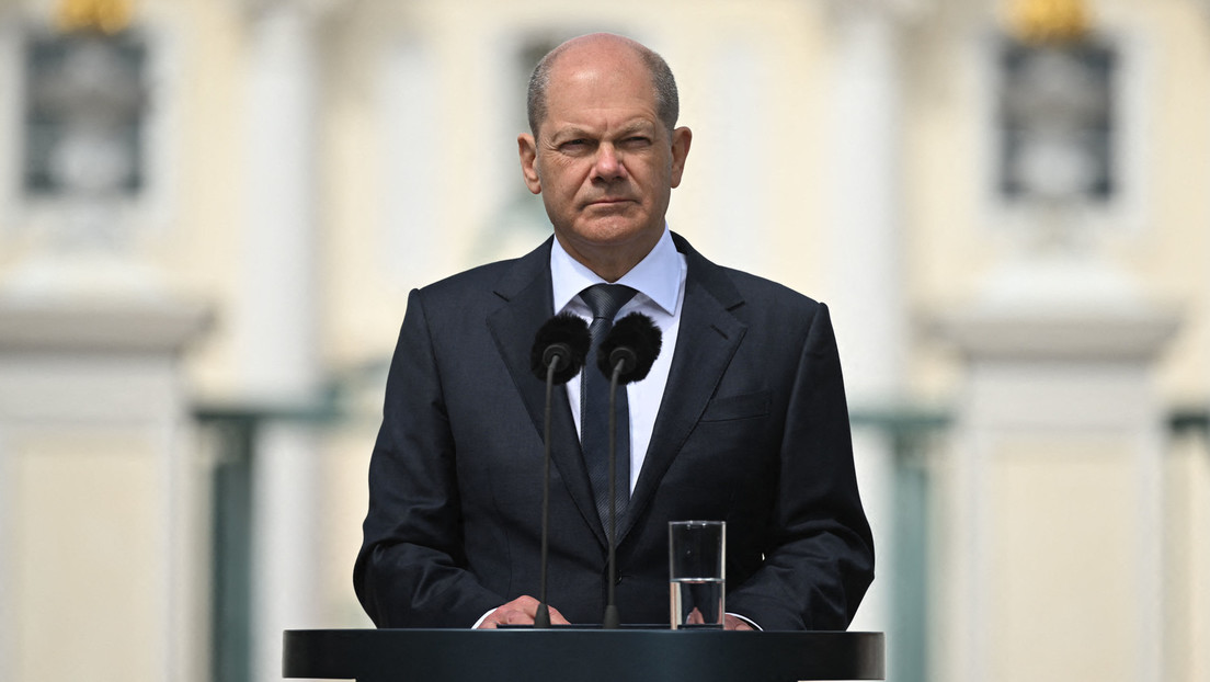 El vicepresidente del Bundestag responde al embajador ucraniano en defensa del canciller alemán: "Olaf Scholz no es una salchicha"