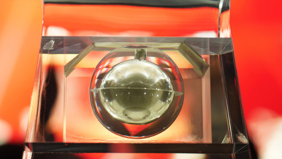 Científicos chinos descubren que el suelo lunar tiene el potencial de generar oxígeno y combustible y realizan los primeros experimentos