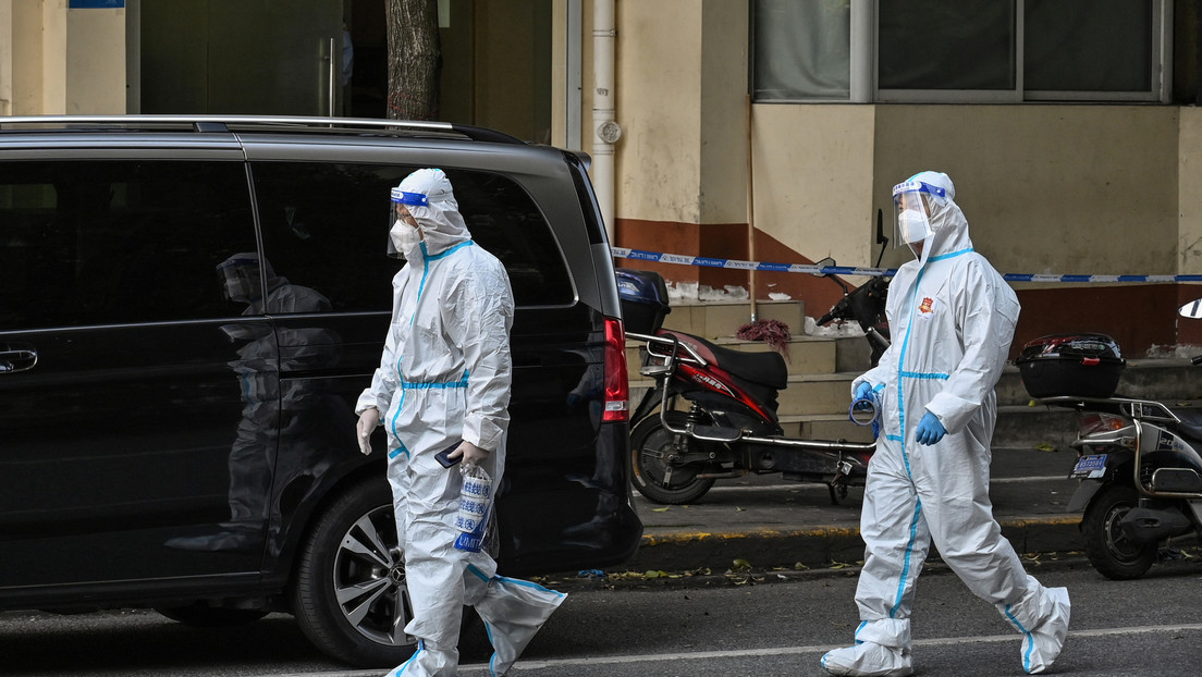 Shanghái endurece sus severas medidas de confinamiento pese a la caída de casos de coronavirus