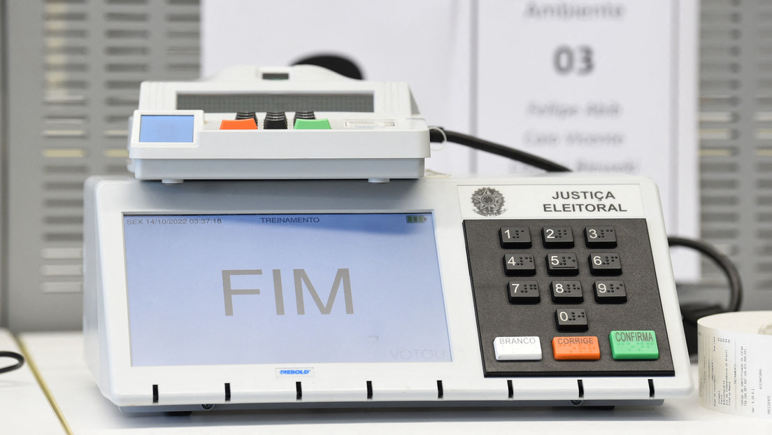 La Policía de Brasil afirma que el ataque de Bolsonaro contra el sistema de voto tuvo el apoyo de dos altos cargos y de la agencia de Inteligencia