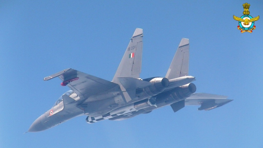 La India lanza por primera vez la nueva versión del misil supersónico BrahMos desde un caza Su-30 MKI