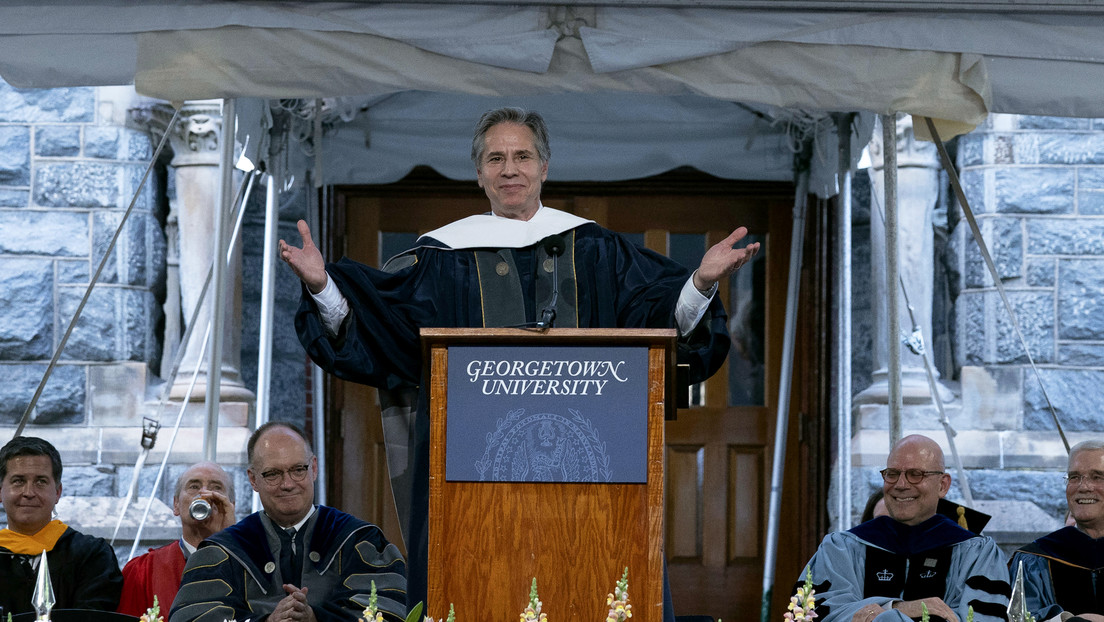 Blinken: "No me permitieron traer mi guitarra aquí para dedicar una interpretación de 'Nunca volveremos a estar juntos' a Putin"