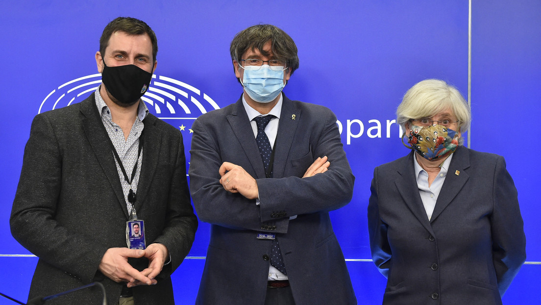 La Justicia europea devuelve provisionalmente la inmunidad europarlamentaria a tres políticos independentistas catalanes