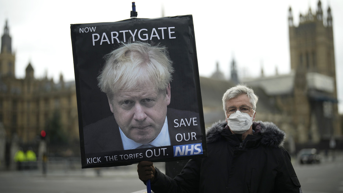 Zajárova sobre el escándalo de la fiesta de Boris Johnson en plena pandemia: "Ahora ya saben a quién dedicó el videoclip 'Party Like a Russian'"