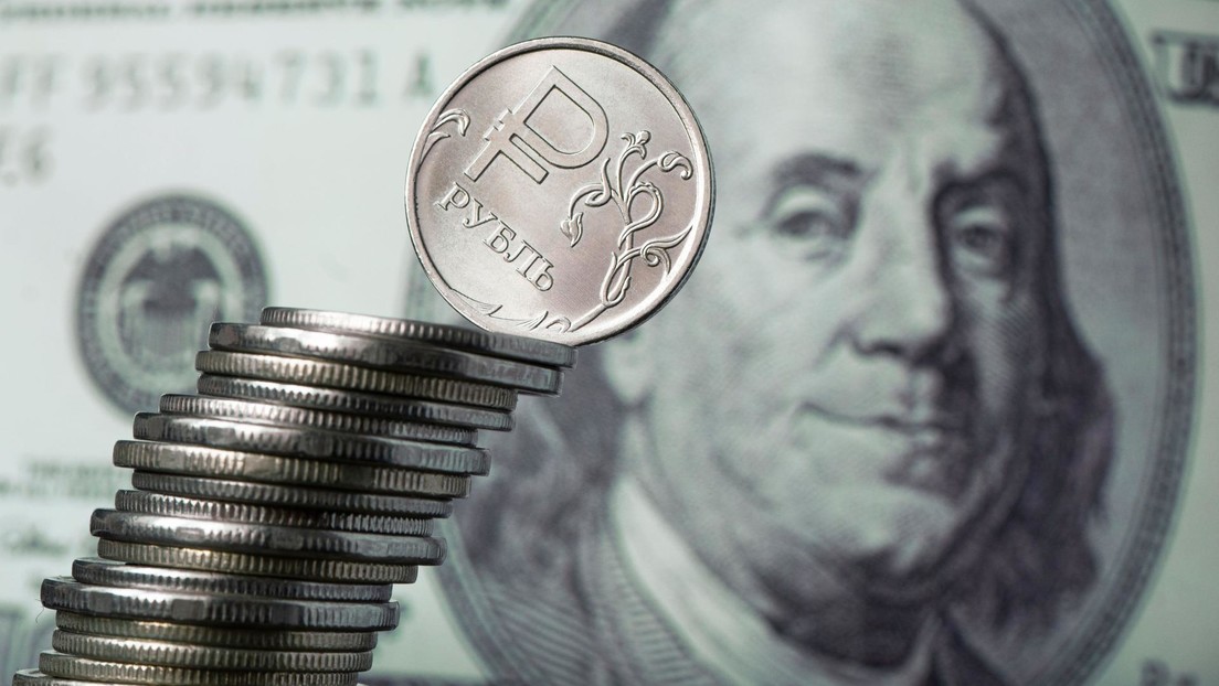 Un inversor estadounidense advierte que EE.UU. busca crear un 'default' artificial en Rusia al negarse a renovar su licencia de pagos