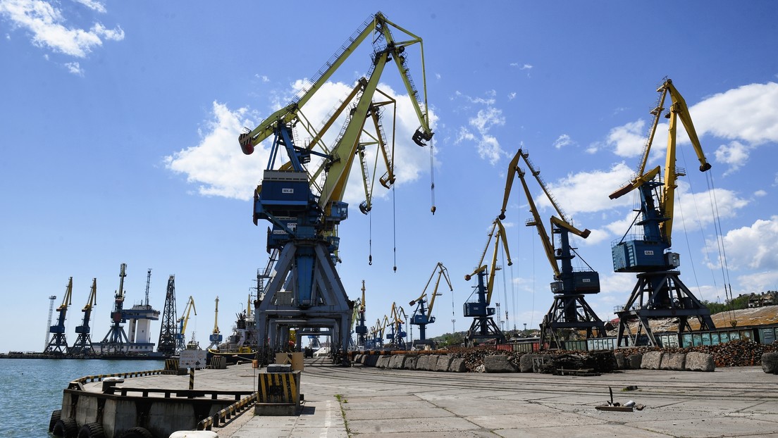 Las Fuerzas Armadas de Rusia abren 2 corredores para la evacuación de barcos extranjeros de puertos ucranianos en el mar Negro y de Azov