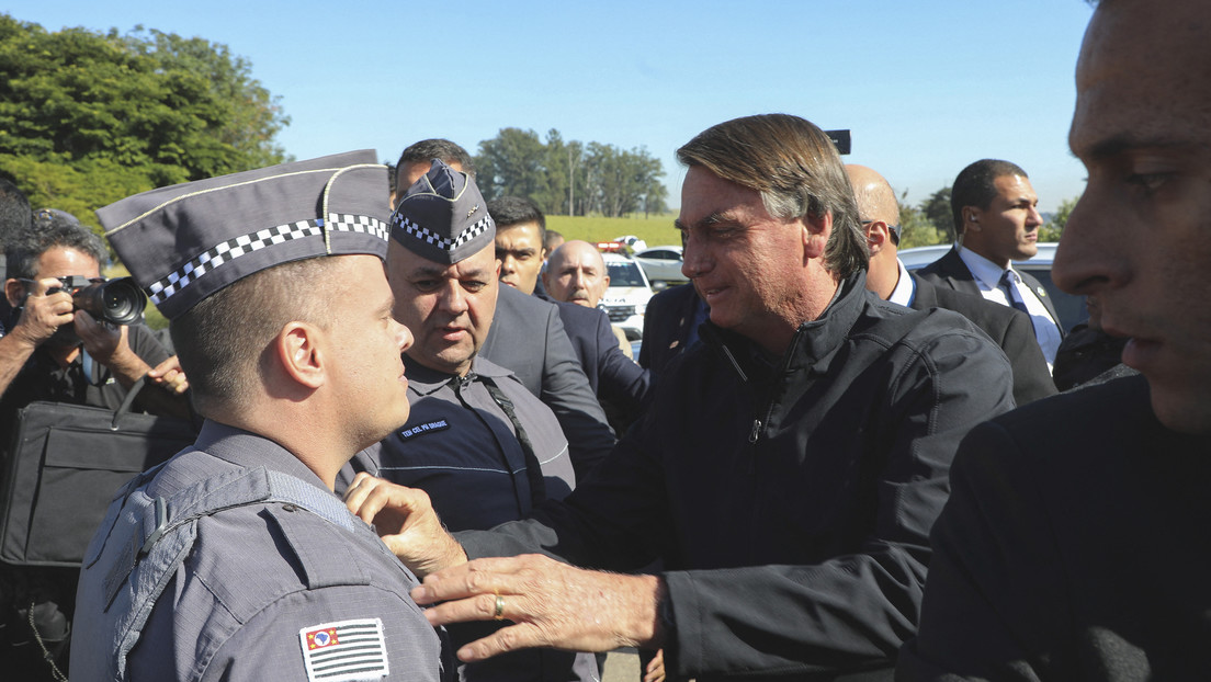 "El pueblo armado jamás será esclavizado": Bolsonaro defiende de nuevo el porte de armas de los civiles y critica "el comunismo" de Lula
