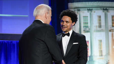 "Una plaga horrible seguida de dos años de covid": Biden bromea sobre Trump (y sobre sí mismo)