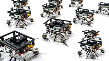 Crean en China un enjambre de drones que vuelan de forma autónoma a través de densos bosques sin colisionar entre sí (VIDEO)