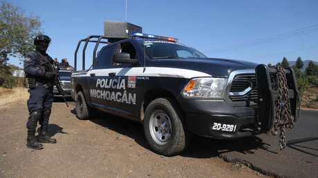 Encuentran los cadáveres de 2 menores y de 4 adultos en una camioneta en el oeste de México