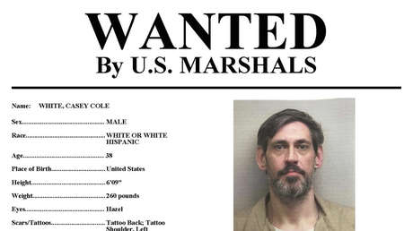 Detienen en EE.UU. a un preso fugado y a una exfuncionaria penitenciaria tras 11 días de huida