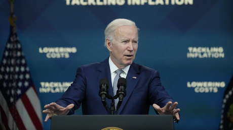 Biden evalúa eliminar los aranceles impuestos por Trump a productos chinos para mitigar la inflación