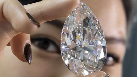 Pagan 21,7 millones de dólares por 'La Roca', el mayor diamante blanco jamás subastado