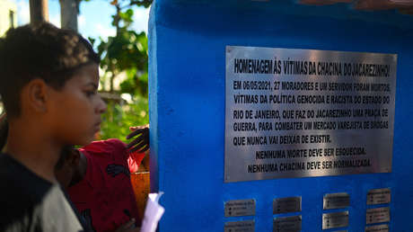 VIDEO: La Policía de Brasil derriba un monumento dedicado a las víctimas de la peor masacre de la historia de Río de Janeiro