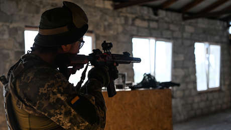 EE.UU. está reclutando a miembros de organizaciones terroristas para combatir en Ucrania, advierte el Servicio de Inteligencia Exterior de Rusia