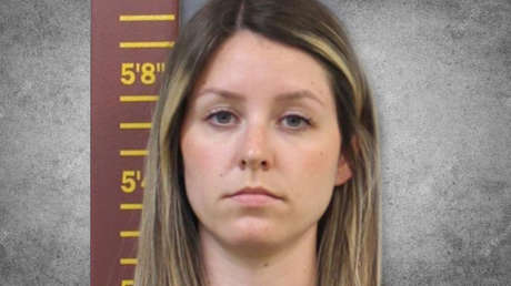 Acusan en EE.UU. a una profesora de música de mantener relaciones sexuales con una alumna, luego de ser denunciada por su esposo