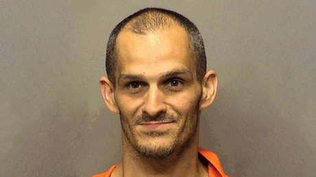 Exluchador de MMA neutraliza con una llave a un delincuente que atacó a un policía en EE.UU.