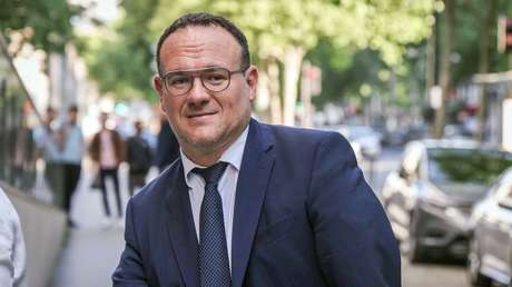 Acusan al nuevo ministro de Solidaridad de Francia de abusar sexualmente de dos mujeres