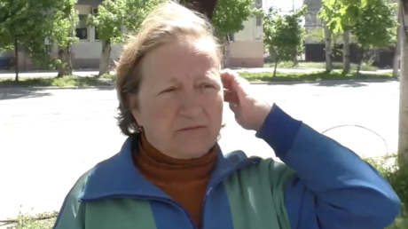 VIDEO: Residente de Mariúpol relata cómo una francotiradora ucraniana mató a un civil delante de su esposa y su hijo