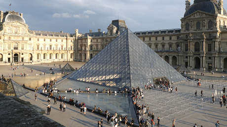 Acusan al expresidente del Museo del Louvre de tráfico de obras de arte